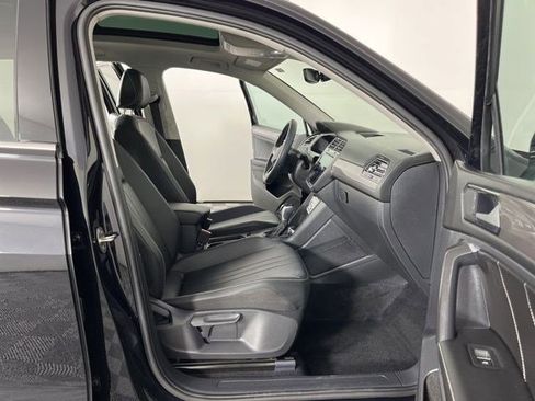 Used 2023 Volkswagen Tiguan SE image 37