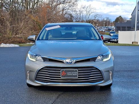 Used 2016 Toyota Avalon Limited image 2