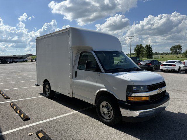 Used 2018 Chevrolet Express 3500 w/ Driver Convenience Package RWD image 3