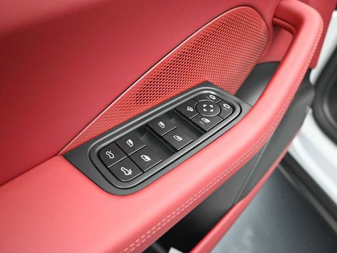 New 2026 Porsche Macan 4 Electric image 6