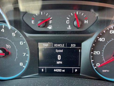 Used 2018 Chevrolet Equinox LT FWD image 24