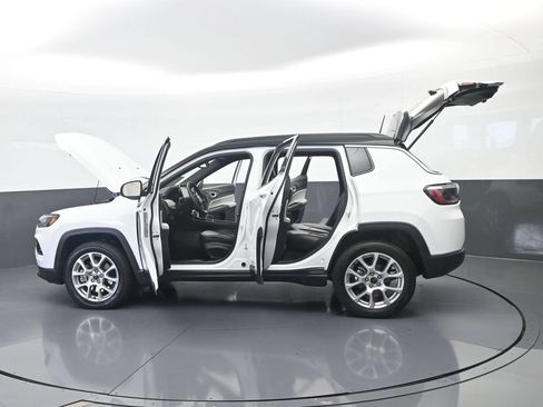 Used 2025 Jeep Compass Limited AWD/4WD image 69