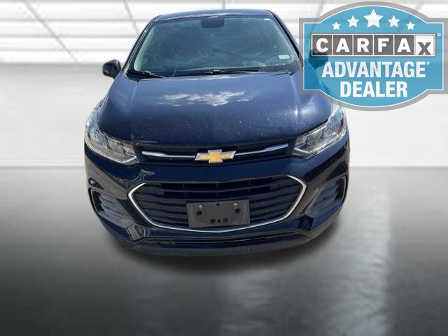 Used 2022 Chevrolet Trax LS w/ Tint and Cruise Package AWD/4WD image 4