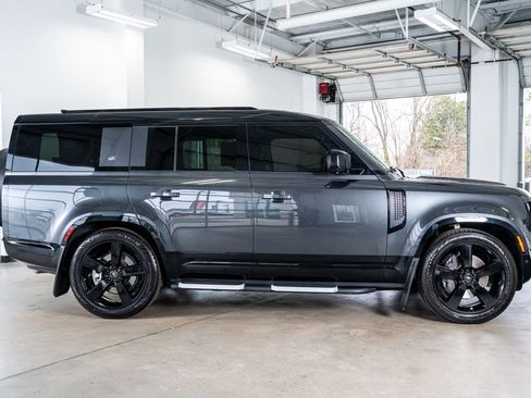 Used 2023 Land Rover Defender 130 X-Dynamic SE image 5