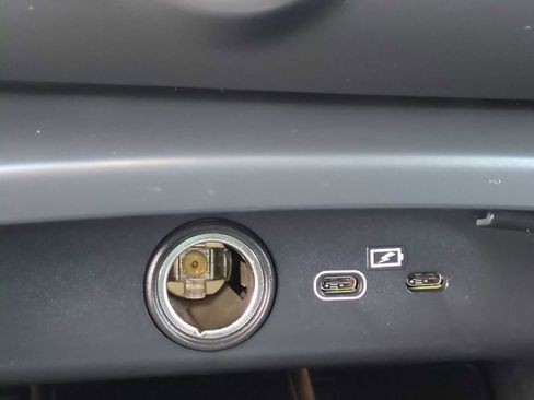 Used 2021 Volvo XC40 P8 Recharge w/ Advanced Package image 31