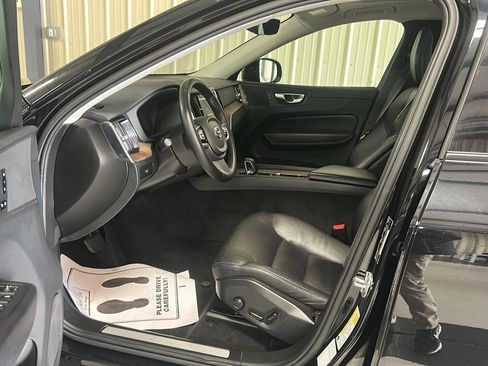 Used 2023 Volvo XC60 B5 Plus AWD/4WD image 14