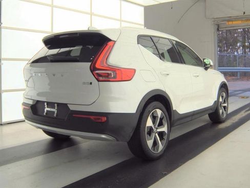 Used 2025 Volvo XC40 B5 Plus image 2