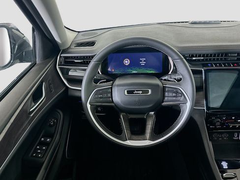 Used 2023 Jeep Grand Cherokee 4WD 4xe w/ Luxury Tech Group II image 18