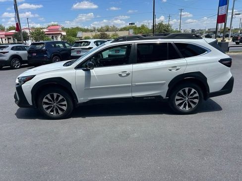 Used 2025 Subaru Outback Limited AWD/4WD image 4