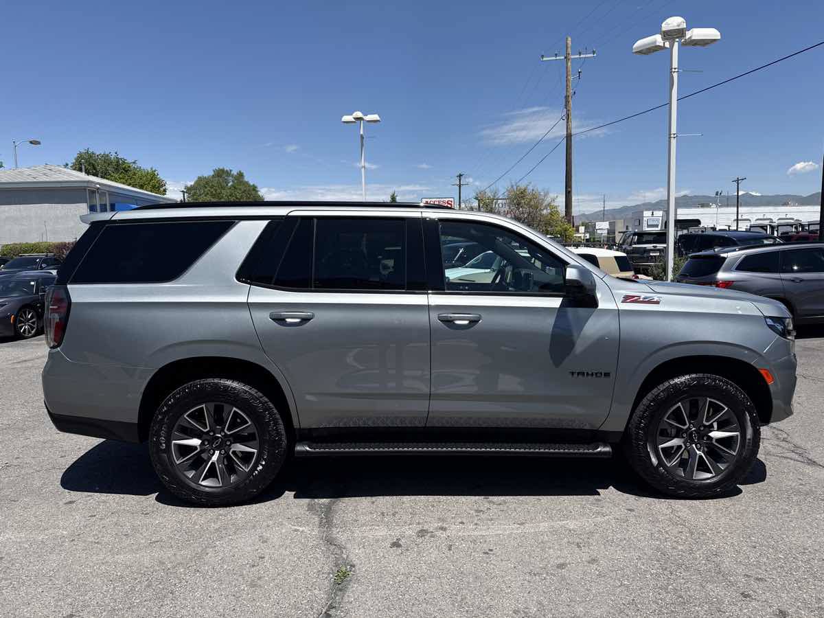 Used 2024 Chevrolet Tahoe Z71 w/ Luxury Package AWD/4WD image 5