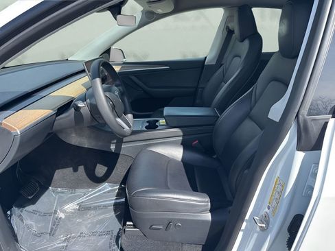 Used 2023 Tesla Model Y Long Range image 9