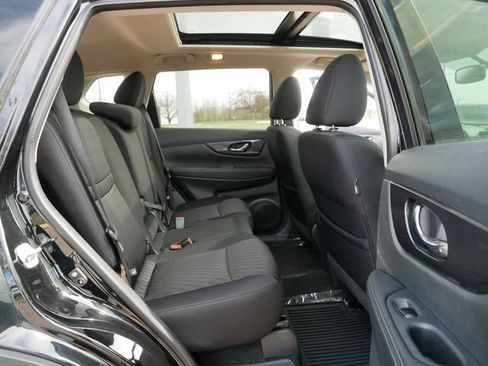 Used 2017 Nissan Rogue SV AWD/4WD image 19