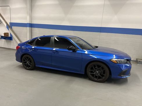 Used 2023 Honda Civic Sport image 3