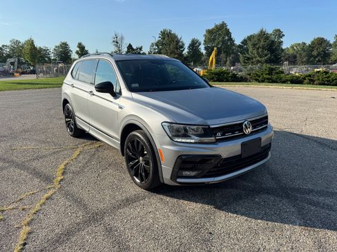 Used 2021 Volkswagen Tiguan SE R-Line AWD/4WD image 3