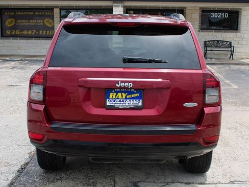 Used 2014 Jeep Compass Latitude FWD image 5
