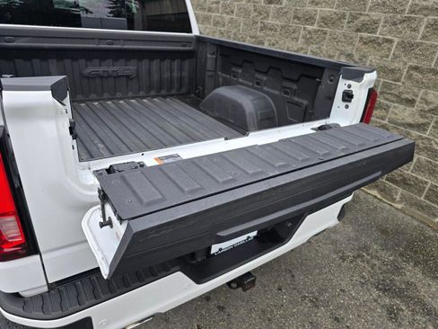 Used 2022 GMC Sierra 1500 AT4 w/ AT4 Premium Package image 10