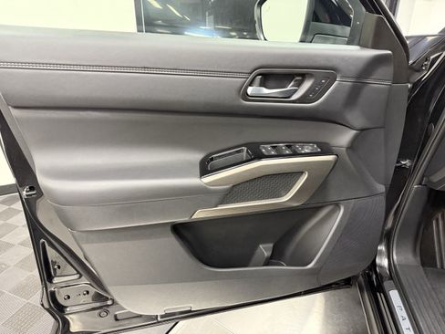 Used 2025 Nissan Pathfinder Platinum w/ Cargo Package AWD/4WD image 10