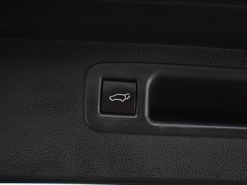 Used 2023 Toyota Highlander XLE image 19