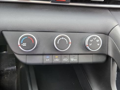 Used 2026 Hyundai Elantra SE FWD image 22