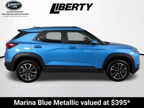 Used 2025 Chevrolet TrailBlazer LT AWD/4WD image 2