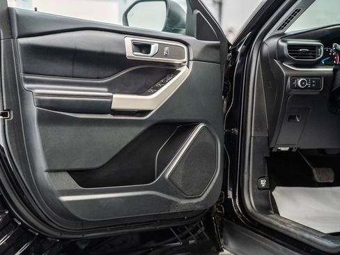 Used 2021 Ford Explorer XLT w/ Equipment Group 202A image 38