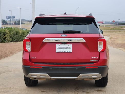 Used 2021 Ford Explorer XLT w/ Equipment Group 202A image 8