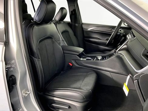 New 2025 Jeep Grand Cherokee L Laredo image 12