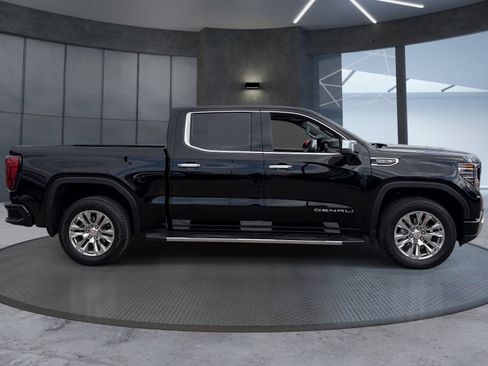 Used 2024 GMC Sierra 1500 Denali w/ Technology Package AWD/4WD image 7