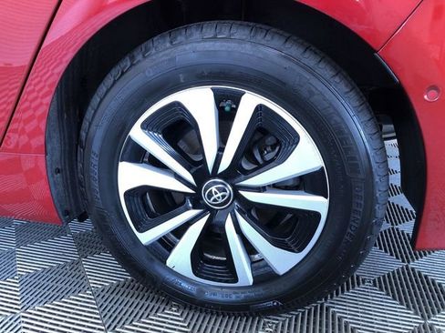 Certified 2019 Toyota Prius Prime Advanced FWD image 17