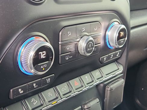 Used 2021 GMC Sierra 1500 SLT w/ SLT Convenience Package image 18