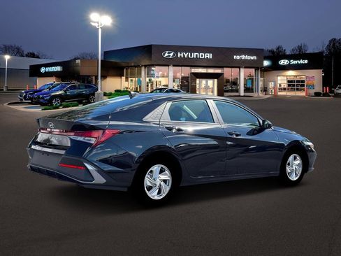 New 2026 Hyundai Elantra SE image 8