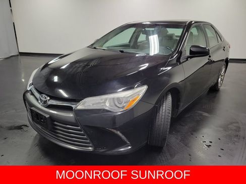 Used 2017 Toyota Camry XLE w/ Moonroof Package FWD image 4