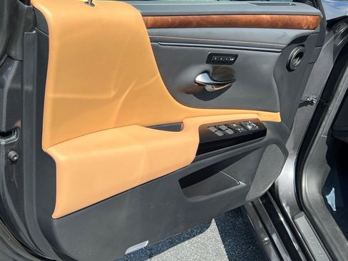Certified 2025 Lexus ES 350 w/ Premium Package FWD image 10