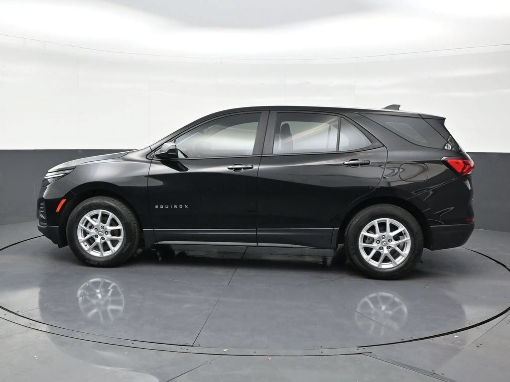 Used 2024 Chevrolet Equinox LS FWD image 2