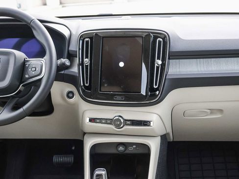 New 2026 Volvo XC40 B5 Ultra w/ Climate Package image 21