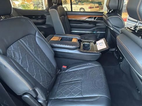 Used 2022 Jeep Grand Wagoneer Series III image 13