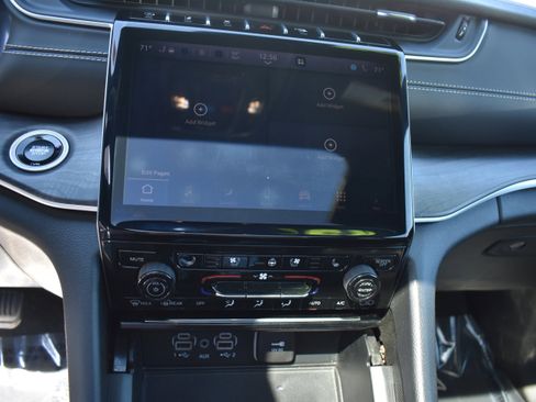 Used 2024 Jeep Grand Cherokee Limited w/ Luxury Tech Group II image 20