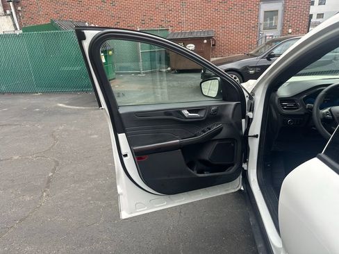 Used 2023 Ford Escape ST-Line Select w/ Tech Pack #2 AWD/4WD image 16