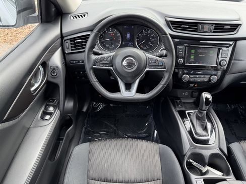 Used 2019 Nissan Rogue SV w/ Premium Package image 16