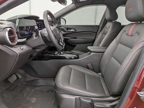 Used 2025 Chevrolet Trax RS w/ Sunroof Package FWD image 16