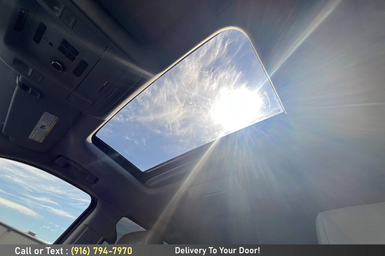 Used 2020 Chevrolet Suburban LT AWD/4WD image 25