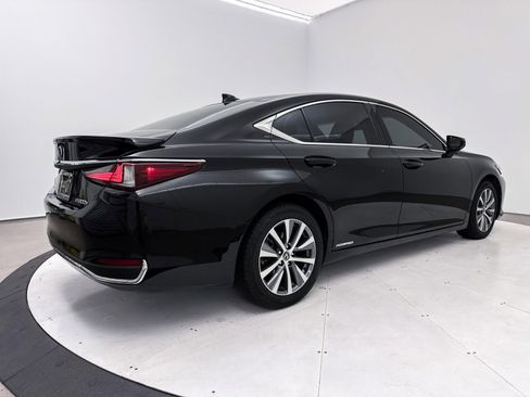 Used 2020 Lexus ES 300h w/ Premium Package image 16