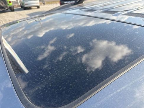 Used 2018 Chevrolet Suburban LT w/ LT Signature Package image 4