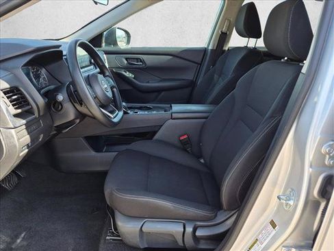 Used 2024 Nissan Rogue S FWD image 10