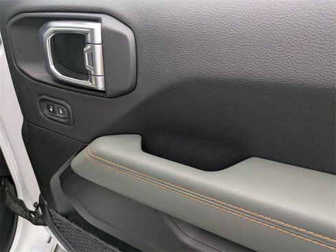 New 2025 Jeep Gladiator Mojave w/ Convenience Group image 29