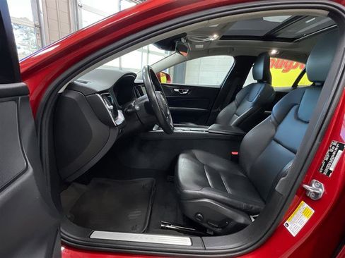 Used 2020 Volvo S60 T6 Momentum image 11