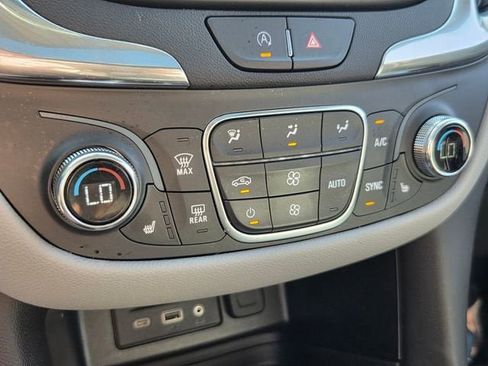 Used 2023 Chevrolet Equinox LT FWD image 22