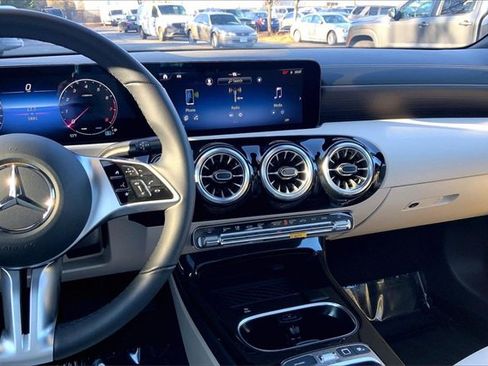 Used 2025 Mercedes-Benz CLA 250 4MATIC image 5
