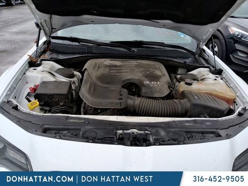 Used 2020 Chrysler 300 Touring w/ Sport Appearance Package RWD image 8