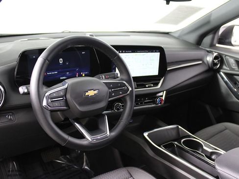 Used 2025 Chevrolet Equinox LT FWD image 8